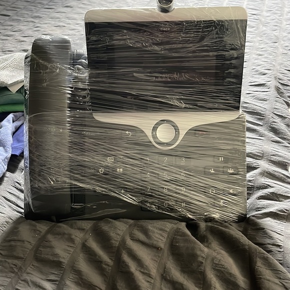 Cisco CP-8865 IP Phone- LIke new-still has plasti on screen - Picture 11 of 12